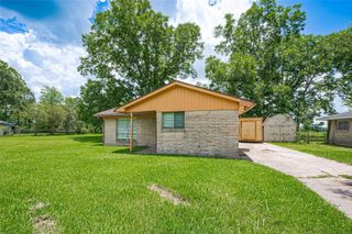 208 Sunset Heights Avenue, Dayton, TX 77535