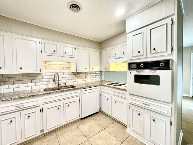 2703 Charter Oak Drive, Little Rock, AR 72223