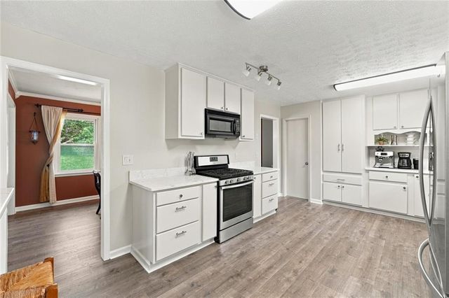 610 Evergreen Drive, Woodstock, GA 30188