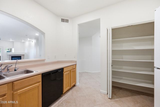 7021 E Earll Drive Unit 112, Scottsdale, AZ 85251