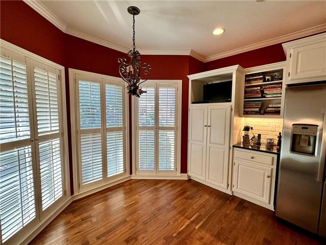 7221 Mission Road 211, Prairie Village, KS 66208