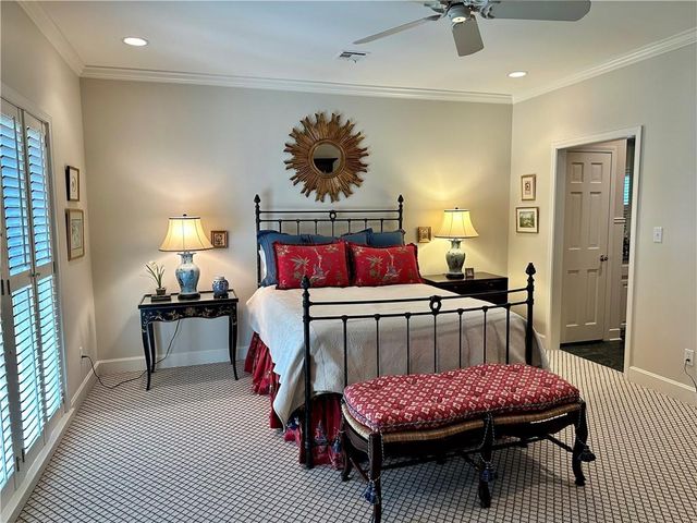 7221 Mission Road 211, Prairie Village, KS 66208