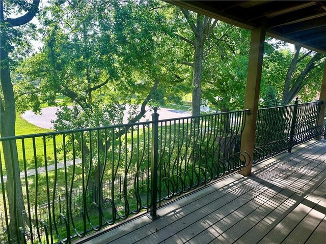 7221 Mission Road 211, Prairie Village, KS 66208