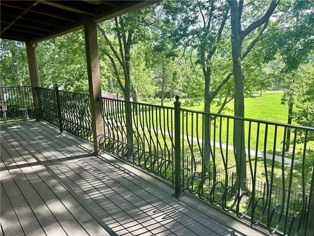 7221 Mission Road 211, Prairie Village, KS 66208