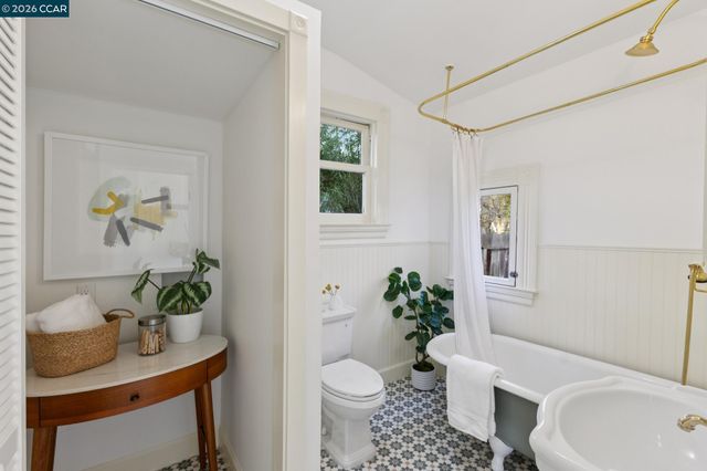 2423 10Th St, Berkeley, CA 94710