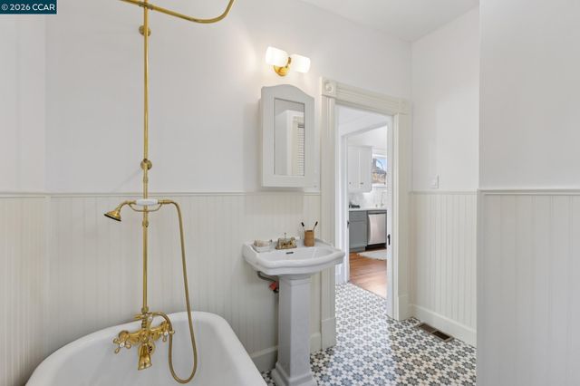 2423 10Th St, Berkeley, CA 94710