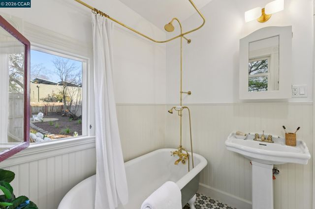 2423 10Th St, Berkeley, CA 94710