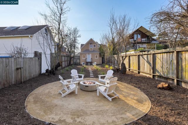 2423 10Th St, Berkeley, CA 94710