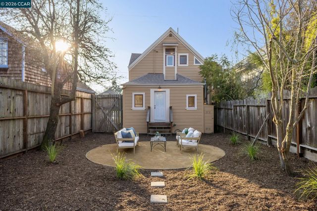 2423 10Th St, Berkeley, CA 94710