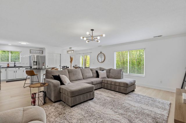 5021 Grimm Drive, Lockbourne, OH 43137