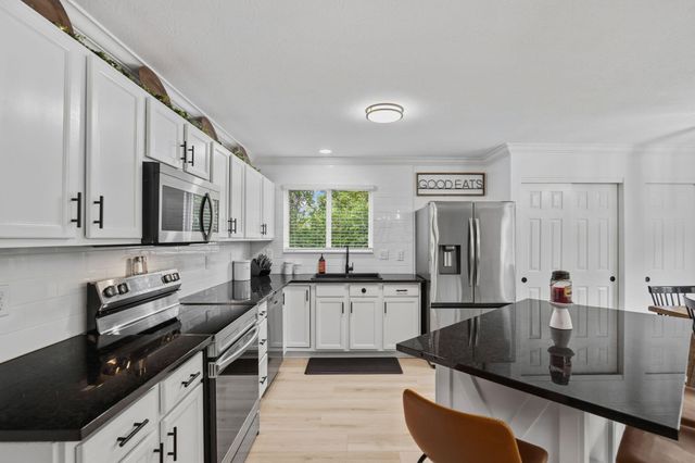 5021 Grimm Drive, Lockbourne, OH 43137