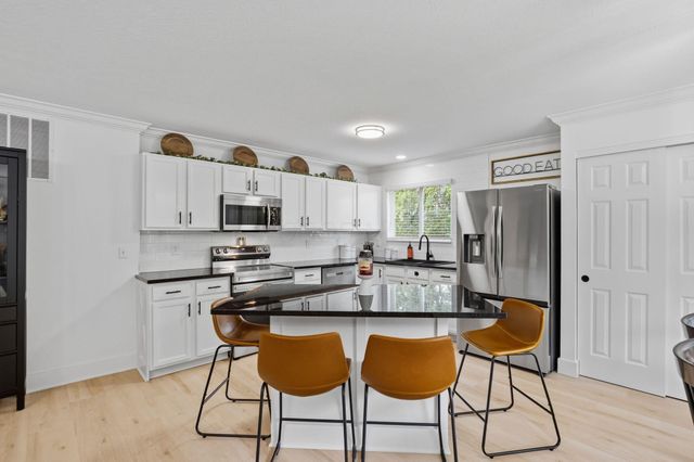 5021 Grimm Drive, Lockbourne, OH 43137