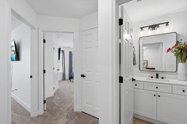 5021 Grimm Drive, Lockbourne, OH 43137