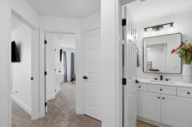 5021 Grimm Drive, Lockbourne, OH 43137
