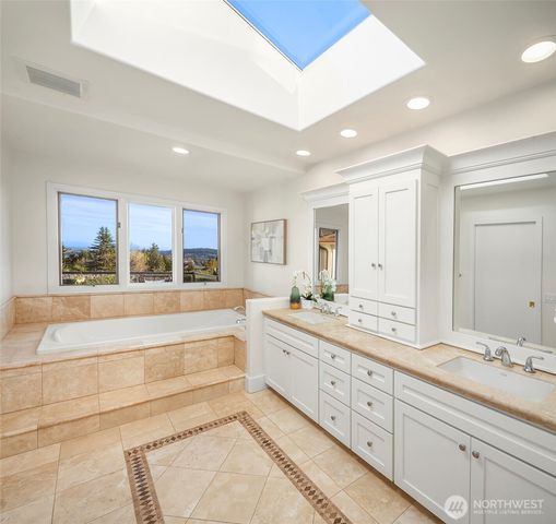 5425 156th Avenue SE, Bellevue, WA 98006