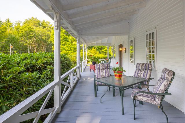 975 Rollins Road, Hopkinton, NH 03229