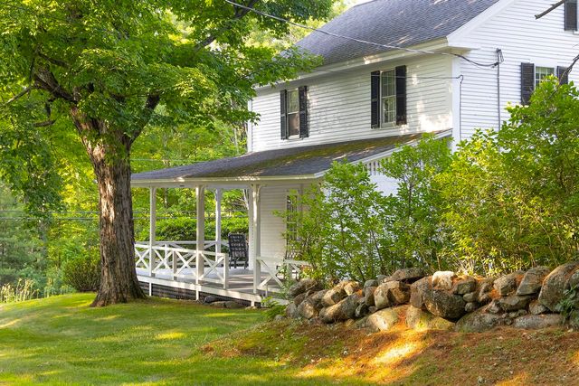 975 Rollins Road, Hopkinton, NH 03229