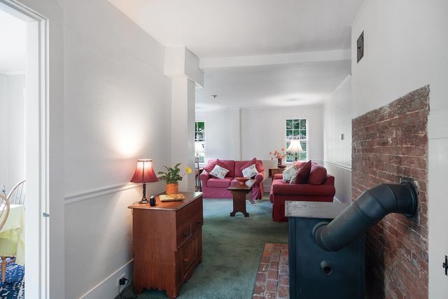975 Rollins Road, Hopkinton, NH 03229