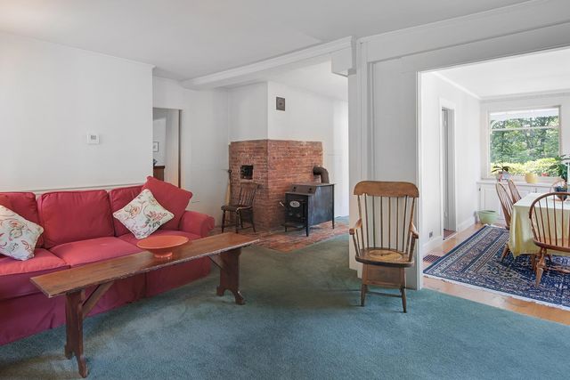 975 Rollins Road, Hopkinton, NH 03229