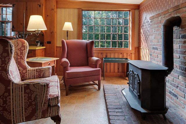 975 Rollins Road, Hopkinton, NH 03229
