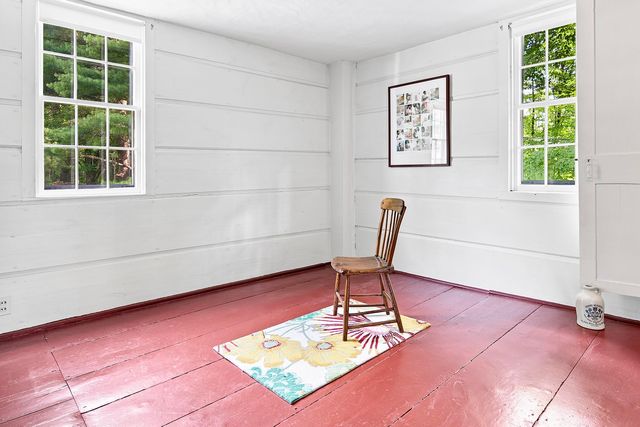 975 Rollins Road, Hopkinton, NH 03229