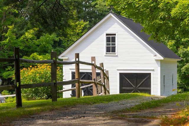 975 Rollins Road, Hopkinton, NH 03229