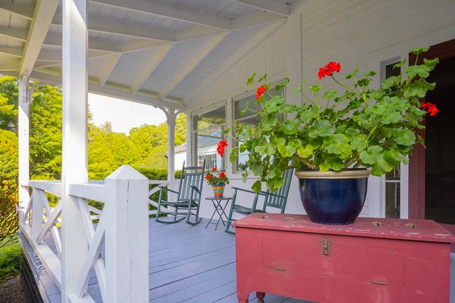 975 Rollins Road, Hopkinton, NH 03229