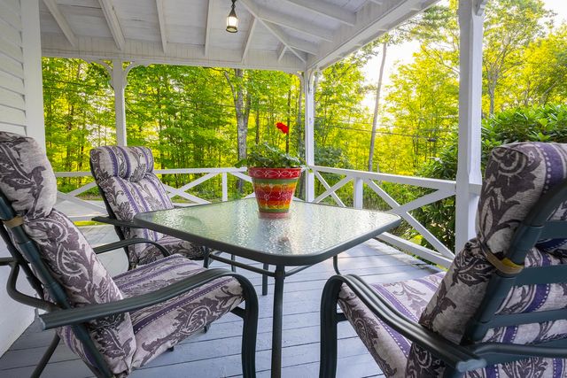 975 Rollins Road, Hopkinton, NH 03229