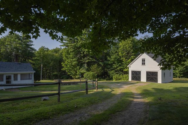 975 Rollins Road, Hopkinton, NH 03229