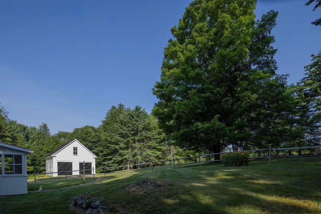 975 Rollins Road, Hopkinton, NH 03229