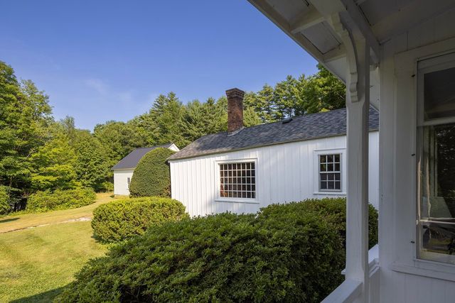 975 Rollins Road, Hopkinton, NH 03229