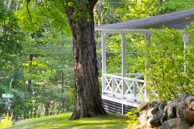 975 Rollins Road, Hopkinton, NH 03229
