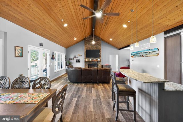 910 SEVERN AVE, Edgewater, MD 21037