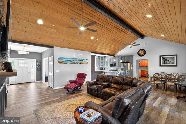 910 SEVERN AVE, Edgewater, MD 21037