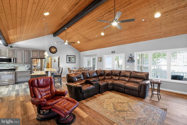 910 SEVERN AVE, Edgewater, MD 21037