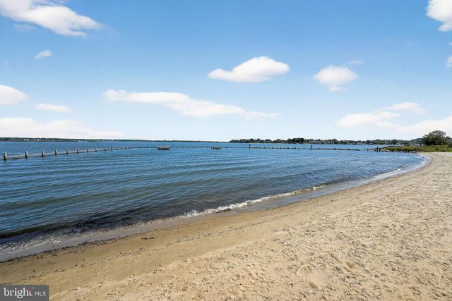 910 SEVERN AVE, Edgewater, MD 21037