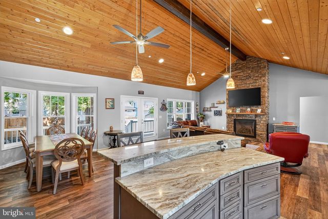 910 SEVERN AVE, Edgewater, MD 21037