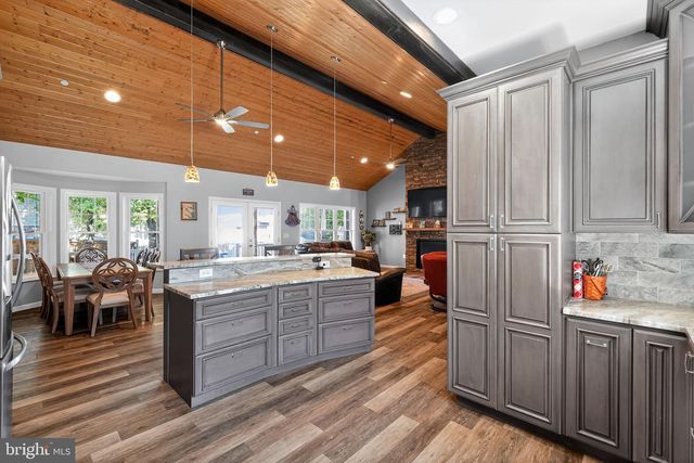 910 SEVERN AVE, Edgewater, MD 21037