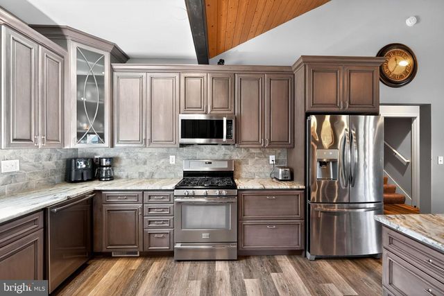 910 SEVERN AVE, Edgewater, MD 21037