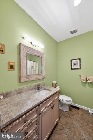 910 SEVERN AVE, Edgewater, MD 21037