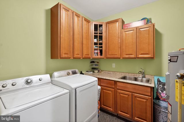 910 SEVERN AVE, Edgewater, MD 21037