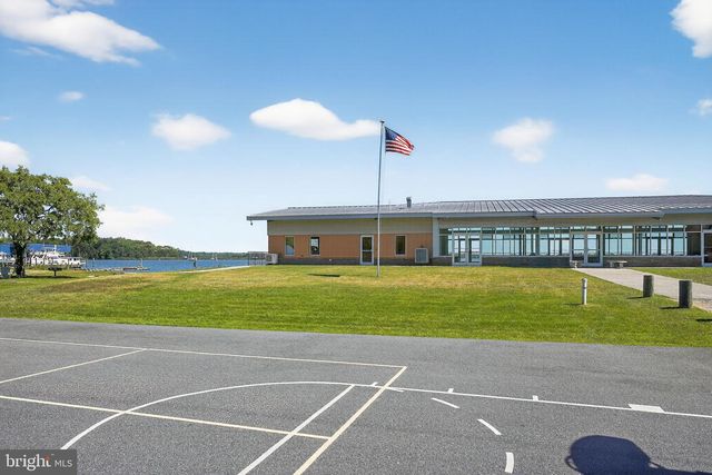 910 SEVERN AVE, Edgewater, MD 21037
