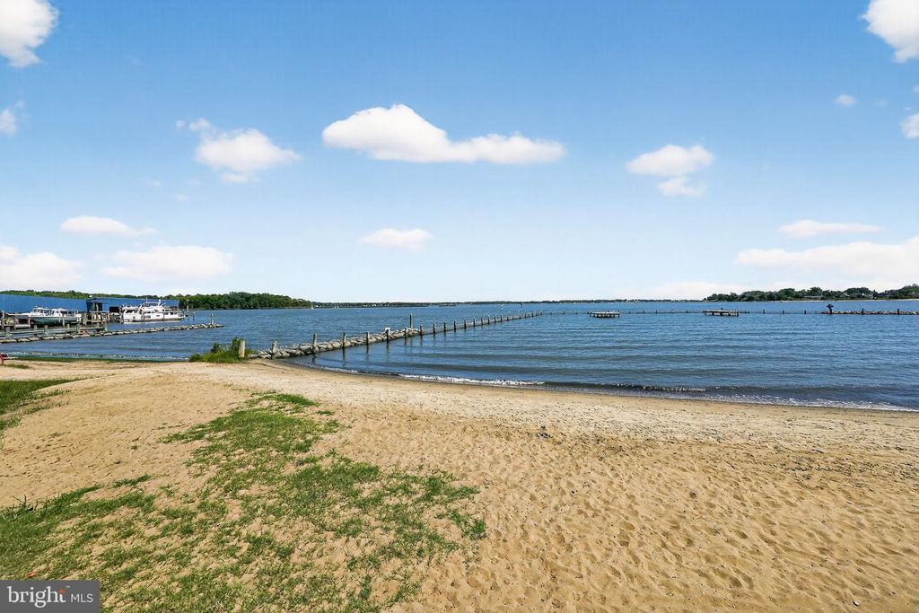 910 SEVERN AVE, Edgewater, MD 21037