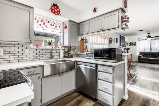 2021 Minnie Drive, Arlington, TX 76012