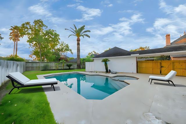 1742 Crescent Green Drive, Houston, TX 77094