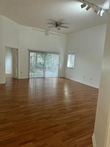 220 Crestwood Circle 106, Royal Palm Beach, FL 33411