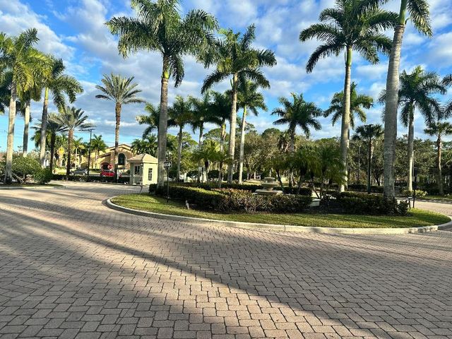 220 Crestwood Circle 106, Royal Palm Beach, FL 33411