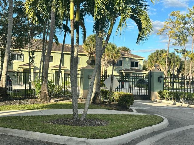 220 Crestwood Circle 106, Royal Palm Beach, FL 33411