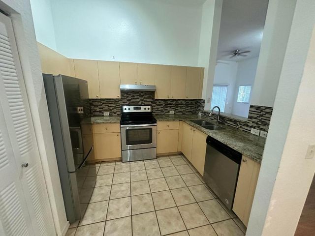 220 Crestwood Circle 106, Royal Palm Beach, FL 33411