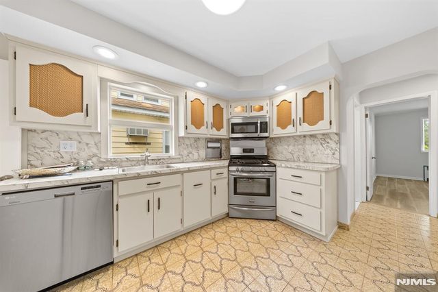 271 Travers Place, Lyndhurst, NJ 07071
